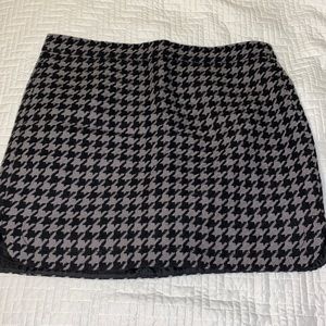 Black and grey houndstooth JCrew factory notched hem wool mini skirt size 10